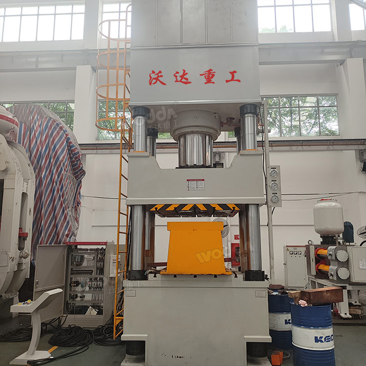 800噸金屬冷擠壓液壓機客戶現場